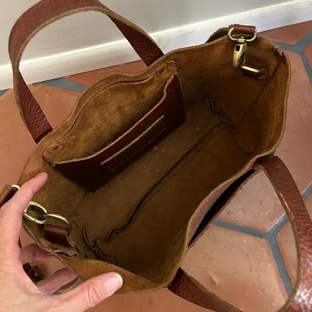 Portland Leather Medium Tote Bag - Picture 4 of 6